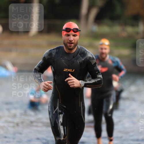 14.09.2025 - Stadtparktriathlon Michael Strokosch http://msf.ph/oto/8869063 14.09.2025 10:50:14 Schwimmen 831, 909 meine-sportfotos.de