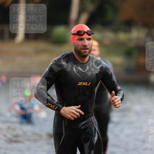 14.09.2025 - Stadtparktriathlon Michael Strokosch http://msf.ph/oto/8869065 14.09.2025 10:50:15 Schwimmen 831, 833, 909 meine-sportfotos.de