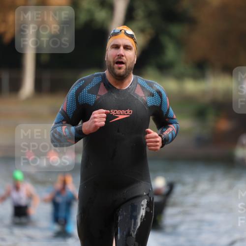 14.09.2025 - Stadtparktriathlon Michael Strokosch http://msf.ph/oto/8869073 14.09.2025 10:50:17 Schwimmen 831, 833, 909 meine-sportfotos.de