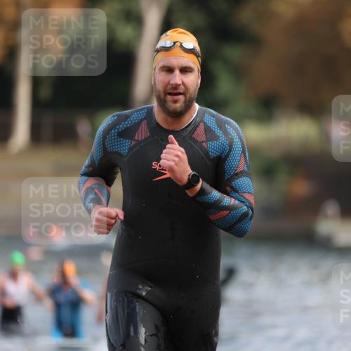 14.09.2025 - Stadtparktriathlon Michael Strokosch http://msf.ph/oto/8869074 14.09.2025 10:50:18 Schwimmen 831, 833, 909 meine-sportfotos.de