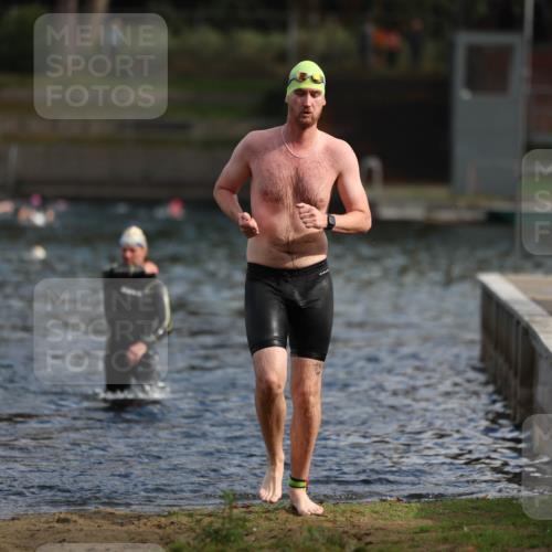 14.09.2025 - Stadtparktriathlon Michael Strokosch http://msf.ph/oto/8869084 14.09.2025 10:50:23 Schwimmen 833, 847, 851 meine-sportfotos.de