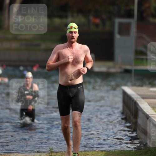 14.09.2025 - Stadtparktriathlon Michael Strokosch http://msf.ph/oto/8869085 14.09.2025 10:50:23 Schwimmen 833, 847, 851 meine-sportfotos.de