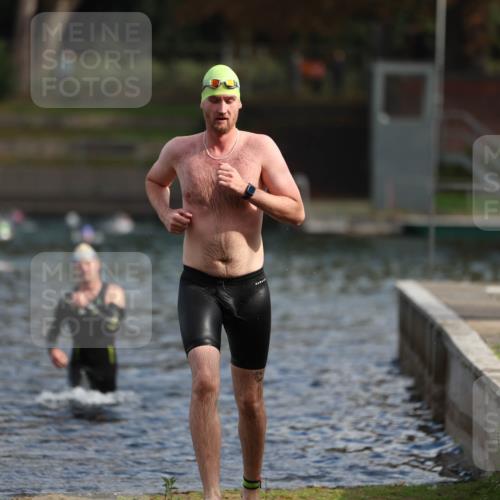 14.09.2025 - Stadtparktriathlon Michael Strokosch http://msf.ph/oto/8869087 14.09.2025 10:50:23 Schwimmen 833, 847, 851 meine-sportfotos.de