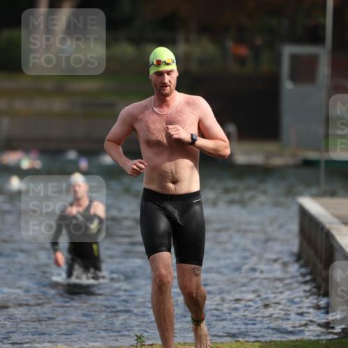 14.09.2025 - Stadtparktriathlon Michael Strokosch http://msf.ph/oto/8869088 14.09.2025 10:50:24 Schwimmen 833, 847, 850, 851 meine-sportfotos.de