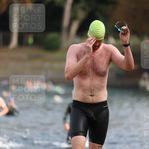 14.09.2025 - Stadtparktriathlon Michael Strokosch http://msf.ph/oto/8869097 14.09.2025 10:50:26 Schwimmen 833, 847, 850, 851 meine-sportfotos.de
