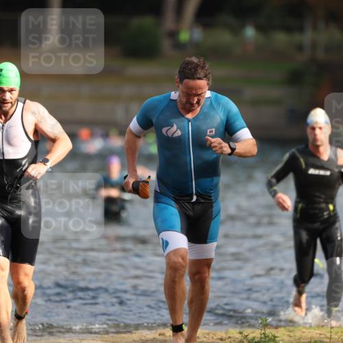 14.09.2025 - Stadtparktriathlon Michael Strokosch http://msf.ph/oto/8869108 14.09.2025 10:50:30 Schwimmen 833, 847, 850, 851 meine-sportfotos.de