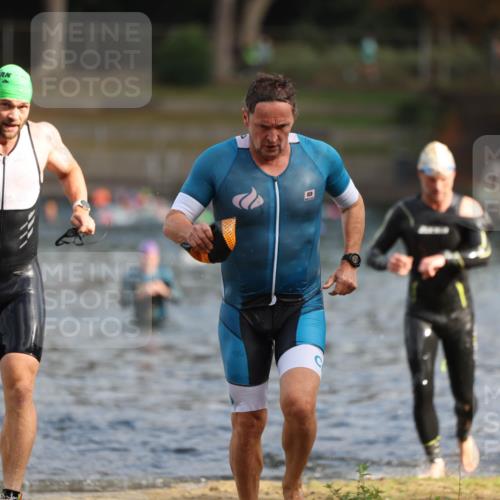 14.09.2025 - Stadtparktriathlon Michael Strokosch http://msf.ph/oto/8869109 14.09.2025 10:50:31 Schwimmen 833, 847, 850, 851 meine-sportfotos.de