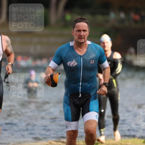 14.09.2025 - Stadtparktriathlon Michael Strokosch http://msf.ph/oto/8869113 14.09.2025 10:50:31 Schwimmen 833, 847, 850, 851 meine-sportfotos.de