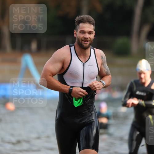 14.09.2025 - Stadtparktriathlon Michael Strokosch http://msf.ph/oto/8869117 14.09.2025 10:50:33 Schwimmen 847, 850, 851 meine-sportfotos.de