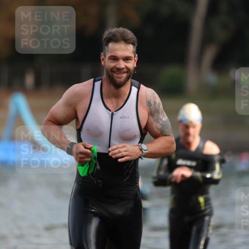 14.09.2025 - Stadtparktriathlon Michael Strokosch http://msf.ph/oto/8869119 14.09.2025 10:50:33 Schwimmen 847, 850, 851 meine-sportfotos.de