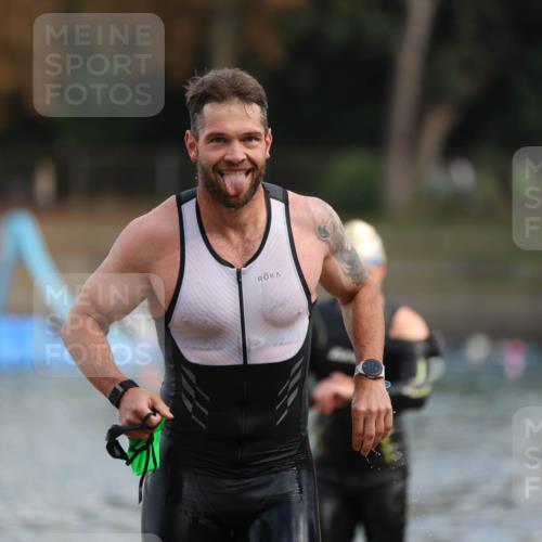 14.09.2025 - Stadtparktriathlon Michael Strokosch http://msf.ph/oto/8869121 14.09.2025 10:50:33 Schwimmen 847, 850, 851 meine-sportfotos.de
