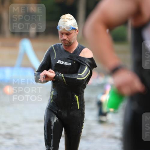 14.09.2025 - Stadtparktriathlon Michael Strokosch http://msf.ph/oto/8869126 14.09.2025 10:50:35 Schwimmen 847, 850, 851 meine-sportfotos.de