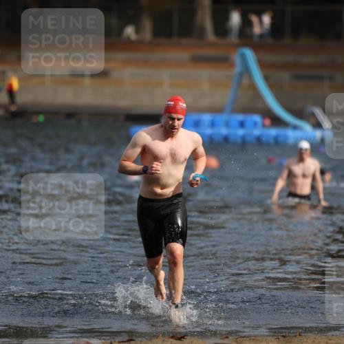 14.09.2025 - Stadtparktriathlon Michael Strokosch http://msf.ph/oto/8869189 14.09.2025 10:51:26 Schwimmen 905 meine-sportfotos.de