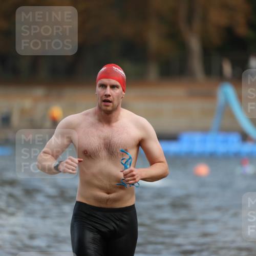 14.09.2025 - Stadtparktriathlon Michael Strokosch http://msf.ph/oto/8869198 14.09.2025 10:51:29 Schwimmen 905 meine-sportfotos.de