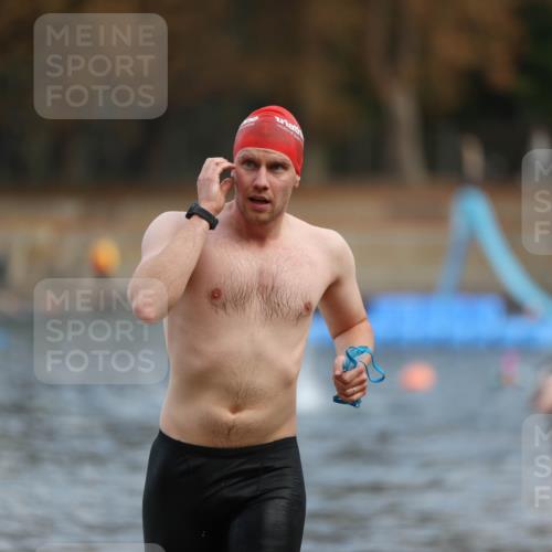 14.09.2025 - Stadtparktriathlon Michael Strokosch http://msf.ph/oto/8869200 14.09.2025 10:51:29 Schwimmen 905 meine-sportfotos.de
