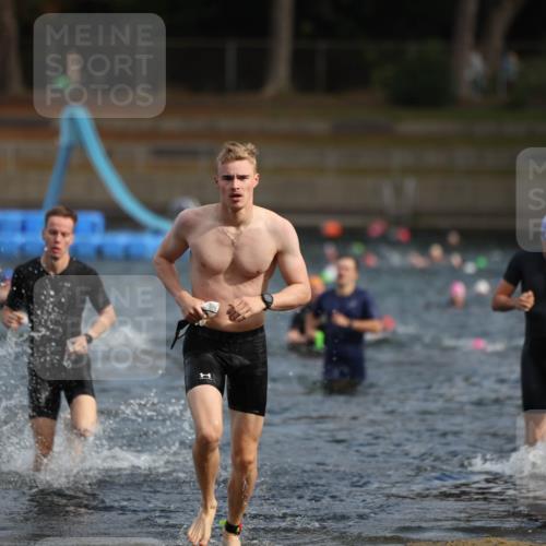 14.09.2025 - Stadtparktriathlon Michael Strokosch http://msf.ph/oto/8869212 14.09.2025 10:51:41 Schwimmen 848, 849, 856 meine-sportfotos.de