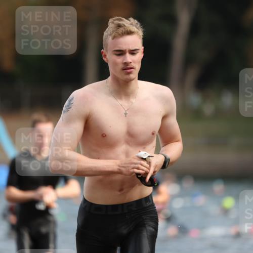 14.09.2025 - Stadtparktriathlon Michael Strokosch http://msf.ph/oto/8869225 14.09.2025 10:51:44 Schwimmen 827, 848, 849, 856 meine-sportfotos.de