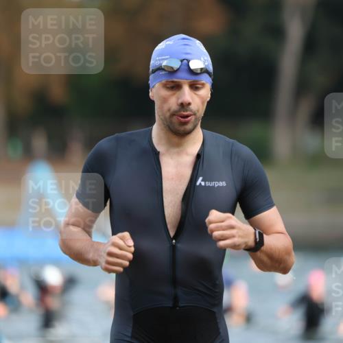 14.09.2025 - Stadtparktriathlon Michael Strokosch http://msf.ph/oto/8869242 14.09.2025 10:51:49 Schwimmen 827, 848, 849 meine-sportfotos.de