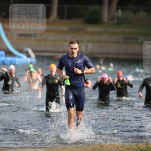 14.09.2025 - Stadtparktriathlon Michael Strokosch http://msf.ph/oto/8869248 14.09.2025 10:51:51 Schwimmen 827, 848, 917 meine-sportfotos.de