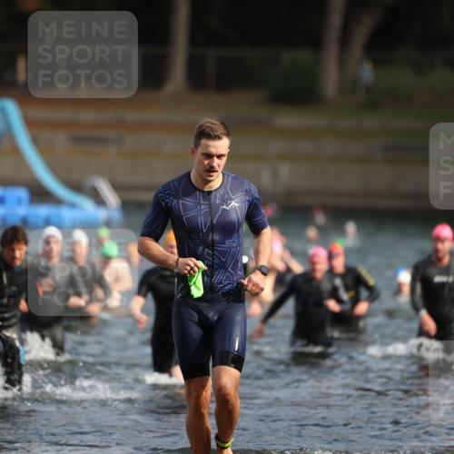 14.09.2025 - Stadtparktriathlon Michael Strokosch http://msf.ph/oto/8869257 14.09.2025 10:51:53 Schwimmen 827, 835, 852, 859, 917 meine-sportfotos.de
