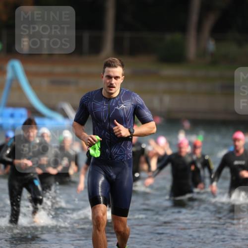 14.09.2025 - Stadtparktriathlon Michael Strokosch http://msf.ph/oto/8869258 14.09.2025 10:51:54 Schwimmen 827, 835, 852, 859, 917 meine-sportfotos.de