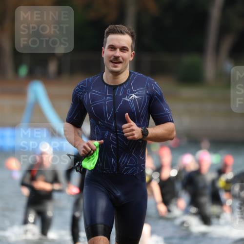 14.09.2025 - Stadtparktriathlon Michael Strokosch http://msf.ph/oto/8869261 14.09.2025 10:51:56 Schwimmen 827, 835, 846, 852, 859, 867, 917 meine-sportfotos.de