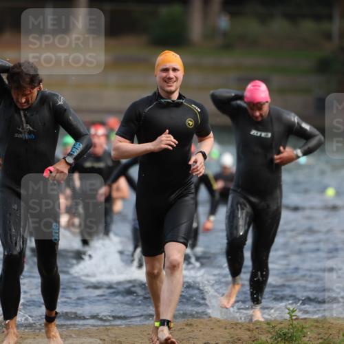 14.09.2025 - Stadtparktriathlon Michael Strokosch http://msf.ph/oto/8869271 14.09.2025 10:51:59 Schwimmen 827, 835, 846, 852, 859, 867, 878, 898, 917 meine-sportfotos.de