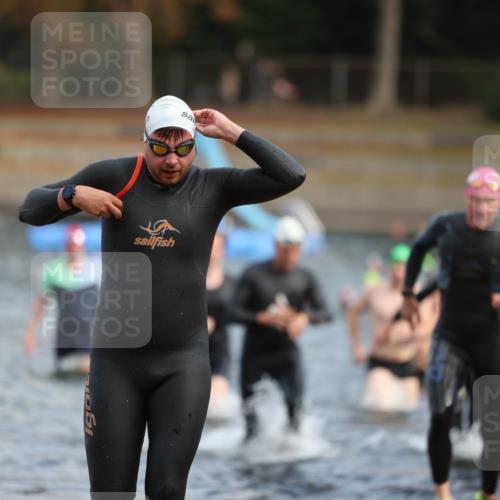 14.09.2025 - Stadtparktriathlon Michael Strokosch http://msf.ph/oto/8869283 14.09.2025 10:52:03 Schwimmen 835, 846, 852, 859, 867, 878, 882, 897, 898, 917 meine-sportfotos.de