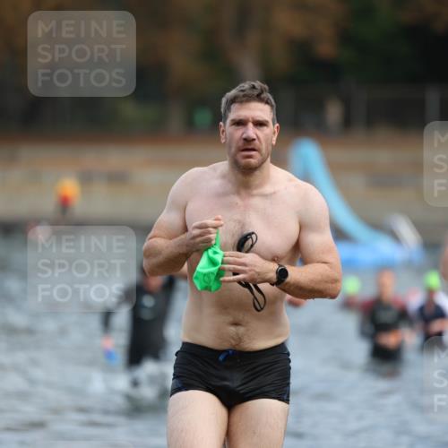 14.09.2025 - Stadtparktriathlon Michael Strokosch http://msf.ph/oto/8869316 14.09.2025 10:52:14 Schwimmen 826, 836, 838, 862, 873, 878, 882, 897, 898, 919 meine-sportfotos.de