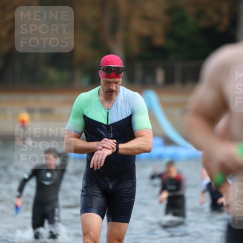14.09.2025 - Stadtparktriathlon Michael Strokosch http://msf.ph/oto/8869323 14.09.2025 10:52:16 Schwimmen 826, 836, 838, 839, 862, 873, 882, 889, 897, 919 meine-sportfotos.de