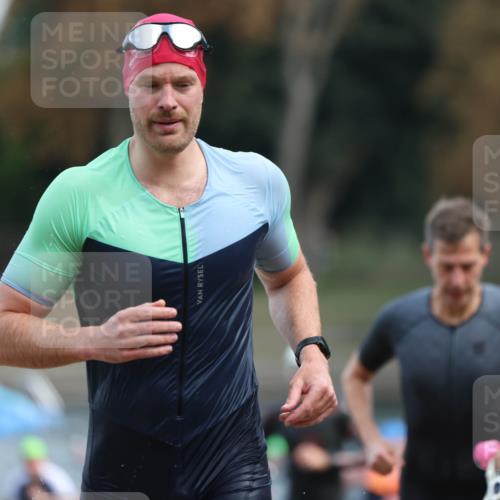 14.09.2025 - Stadtparktriathlon Michael Strokosch http://msf.ph/oto/8869332 14.09.2025 10:52:19 Schwimmen 826, 836, 838, 839, 862, 873, 886, 889, 897, 919 meine-sportfotos.de