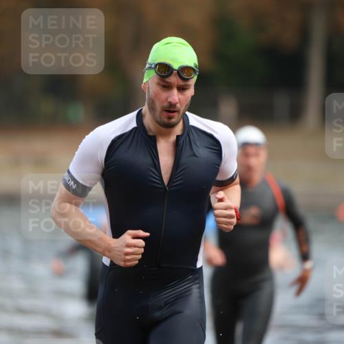 14.09.2025 - Stadtparktriathlon Michael Strokosch http://msf.ph/oto/8869372 14.09.2025 10:52:32 Schwimmen 839, 853, 868, 886, 889 meine-sportfotos.de
