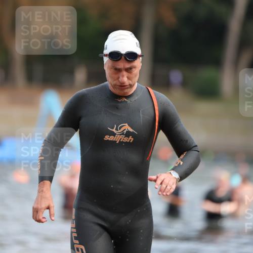 14.09.2025 - Stadtparktriathlon Michael Strokosch http://msf.ph/oto/8869376 14.09.2025 10:52:35 Schwimmen 853, 868 meine-sportfotos.de