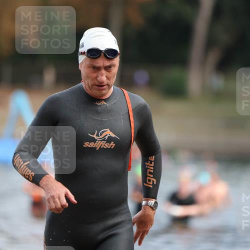 14.09.2025 - Stadtparktriathlon Michael Strokosch http://msf.ph/oto/8869378 14.09.2025 10:52:35 Schwimmen 853, 868 meine-sportfotos.de