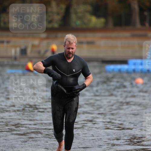 14.09.2025 - Stadtparktriathlon Michael Strokosch http://msf.ph/oto/8869389 14.09.2025 10:52:43 Schwimmen 870, 872, 893, 894, 918, 920 meine-sportfotos.de
