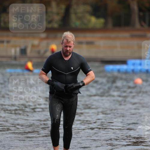14.09.2025 - Stadtparktriathlon Michael Strokosch http://msf.ph/oto/8869391 14.09.2025 10:52:43 Schwimmen 870, 872, 893, 894, 918, 920 meine-sportfotos.de