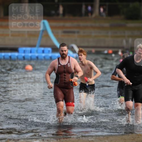 14.09.2025 - Stadtparktriathlon Michael Strokosch http://msf.ph/oto/8869396 14.09.2025 10:52:45 Schwimmen 841, 870, 872, 893, 894, 918, 920 meine-sportfotos.de