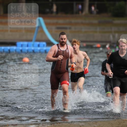 14.09.2025 - Stadtparktriathlon Michael Strokosch http://msf.ph/oto/8869397 14.09.2025 10:52:45 Schwimmen 841, 870, 872, 893, 894, 918, 920 meine-sportfotos.de