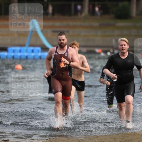 14.09.2025 - Stadtparktriathlon Michael Strokosch http://msf.ph/oto/8869400 14.09.2025 10:52:46 Schwimmen 841, 870, 872, 893, 894, 918, 920 meine-sportfotos.de