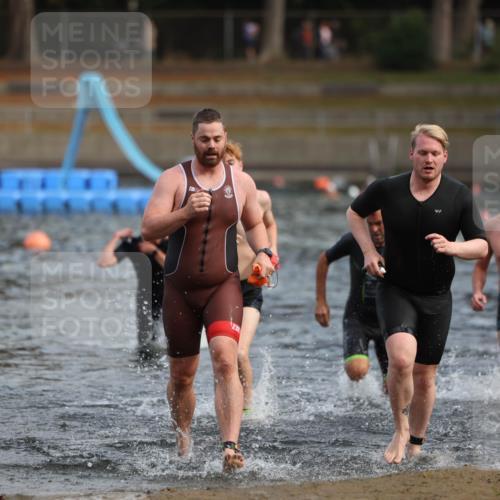 14.09.2025 - Stadtparktriathlon Michael Strokosch http://msf.ph/oto/8869403 14.09.2025 10:52:46 Schwimmen 841, 870, 872, 893, 894, 918, 920 meine-sportfotos.de
