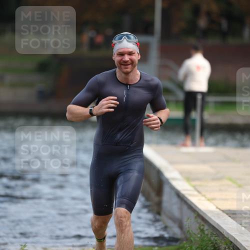 14.09.2025 - Stadtparktriathlon Michael Strokosch http://msf.ph/oto/8869459 14.09.2025 10:53:05 Schwimmen 822, 854 meine-sportfotos.de