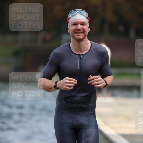 14.09.2025 - Stadtparktriathlon Michael Strokosch http://msf.ph/oto/8869467 14.09.2025 10:53:06 Schwimmen 822, 854 meine-sportfotos.de