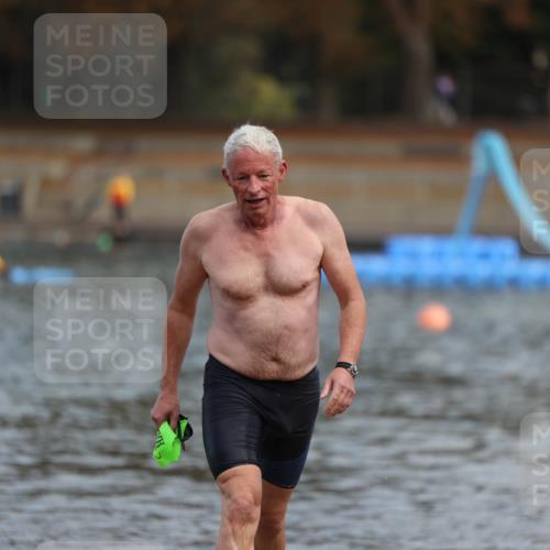 14.09.2025 - Stadtparktriathlon Michael Strokosch http://msf.ph/oto/8869472 14.09.2025 10:53:14 Schwimmen 854, 902 meine-sportfotos.de