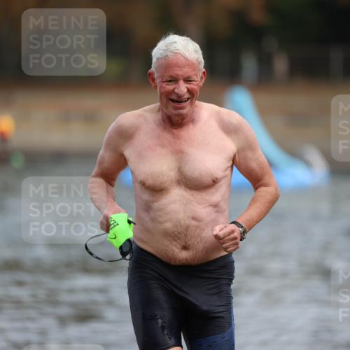14.09.2025 - Stadtparktriathlon Michael Strokosch http://msf.ph/oto/8869485 14.09.2025 10:53:16 Schwimmen 854, 902 meine-sportfotos.de