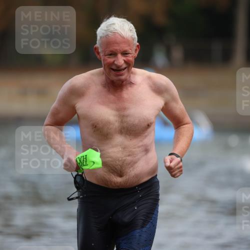 14.09.2025 - Stadtparktriathlon Michael Strokosch http://msf.ph/oto/8869487 14.09.2025 10:53:16 Schwimmen 854, 902 meine-sportfotos.de