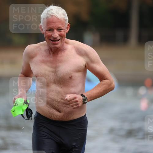 14.09.2025 - Stadtparktriathlon Michael Strokosch http://msf.ph/oto/8869488 14.09.2025 10:53:16 Schwimmen 854, 902 meine-sportfotos.de