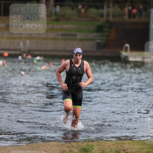 14.09.2025 - Stadtparktriathlon Michael Strokosch http://msf.ph/oto/8869490 14.09.2025 10:53:21 Schwimmen 902 meine-sportfotos.de