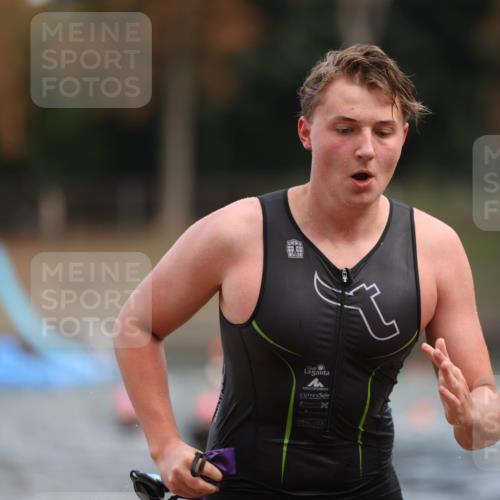 14.09.2025 - Stadtparktriathlon Michael Strokosch http://msf.ph/oto/8869508 14.09.2025 10:53:26 Schwimmen 902 meine-sportfotos.de