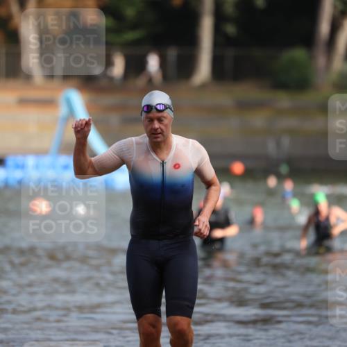 14.09.2025 - Stadtparktriathlon Michael Strokosch http://msf.ph/oto/8869549 14.09.2025 10:54:01 Schwimmen 829, 874, 915 meine-sportfotos.de