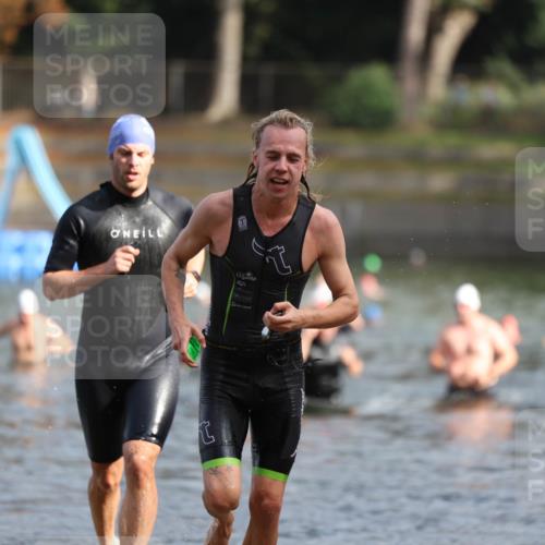 14.09.2025 - Stadtparktriathlon Michael Strokosch http://msf.ph/oto/8869566 14.09.2025 10:54:17 Schwimmen 858, 921 meine-sportfotos.de